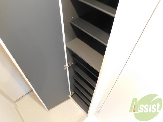 玄関　シューズボックスあります。