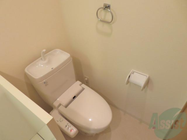 トイレ　温水洗浄便座付きのトイレです。落ちつけますね。