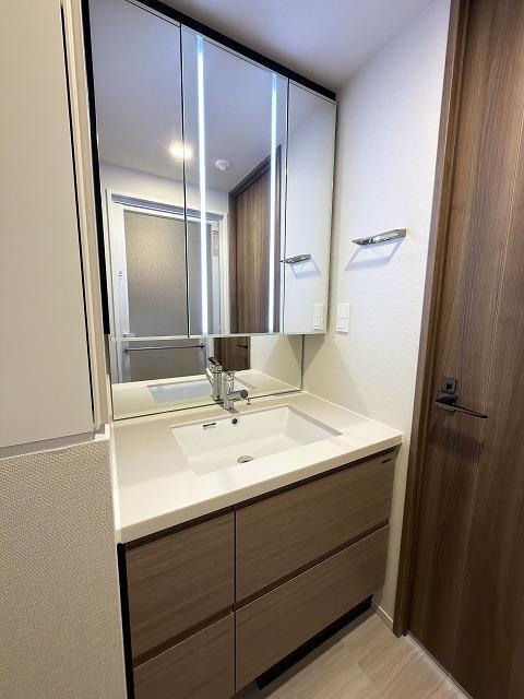 洗面設備　身支度に欠かせない独立洗面台♪