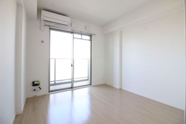 居室・リビング　６帖の洋室スペース＾＾エアコン１台付＾＾