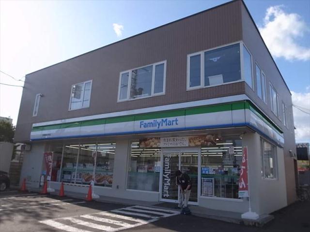 コンビニ　ファミリーマート（コンビニ）まで3000m