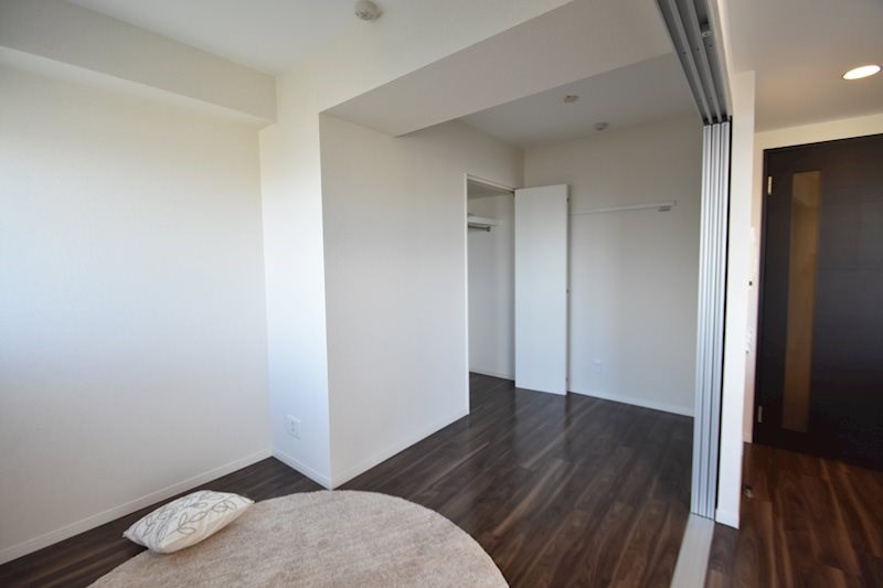 その他部屋・スペース　収納完備の6.4畳の洋室♪