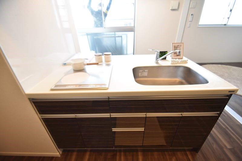 キッチン　綺麗なカウンタータイプのシステムキッチン♪