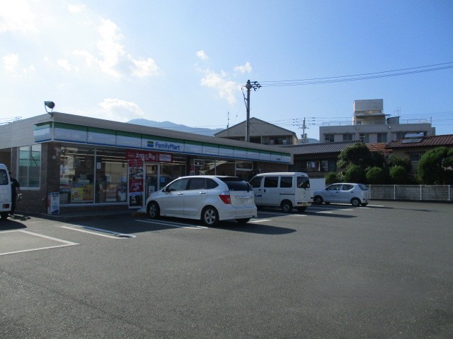 コンビニ　ファミリーマート大洲若宮店（コンビニ）まで1600m
