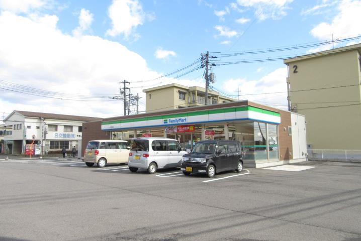 コンビニ　ファミリーマート（コンビニ）まで220m