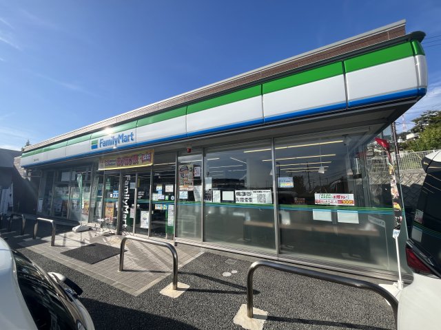 コンビニ　ファミリーマート　宝塚山手台店（コンビニ）まで1496m