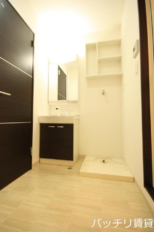 洗面設備　同型タイプの為現状優先