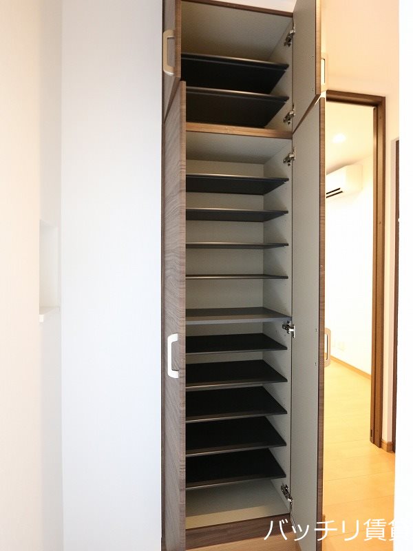 玄関　同型タイプの為現状優先