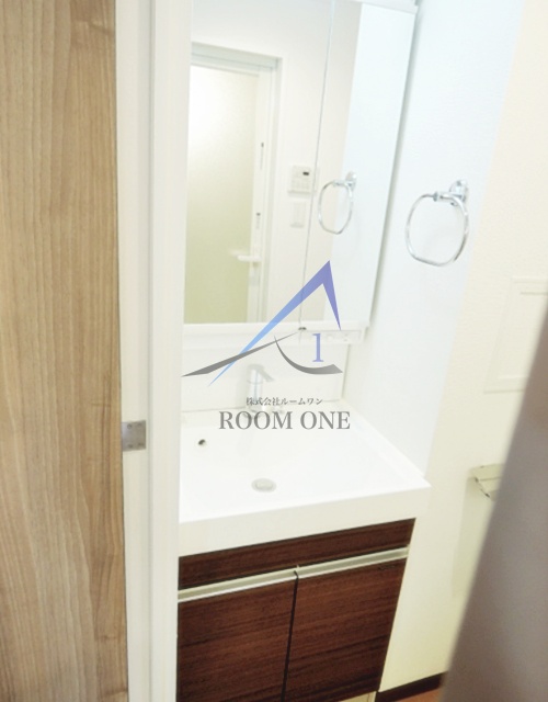 洗面設備　独立洗面台です。