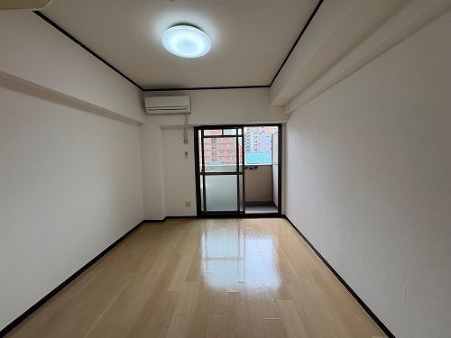 居室・リビング　洋室約６．３畳