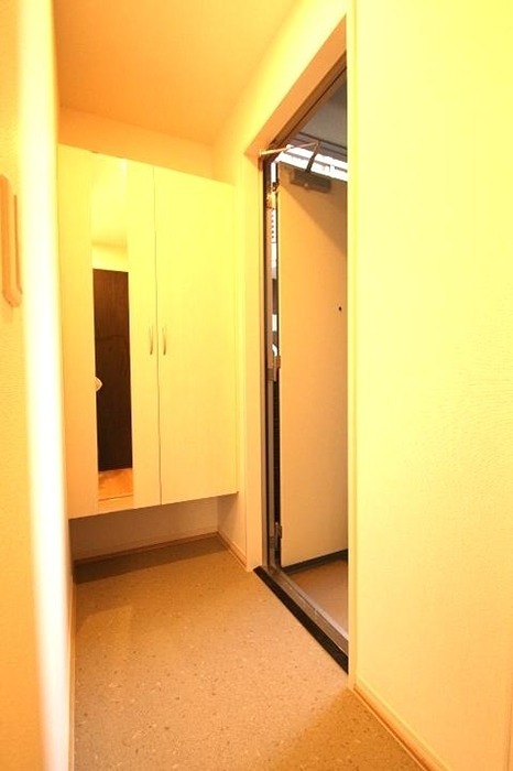 玄関　シューズボックス完備の玄関です。