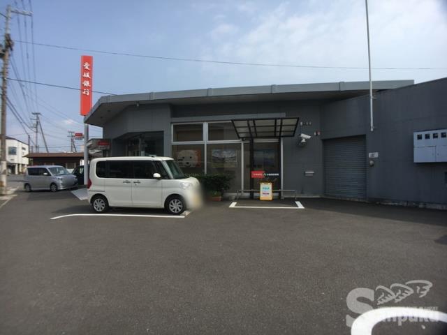 銀行　愛媛銀行重信支店（銀行）まで411m