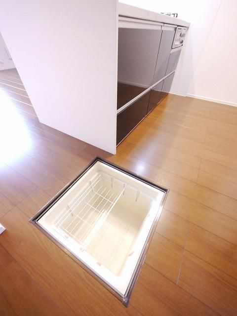 その他　★キッチンの床下収納★