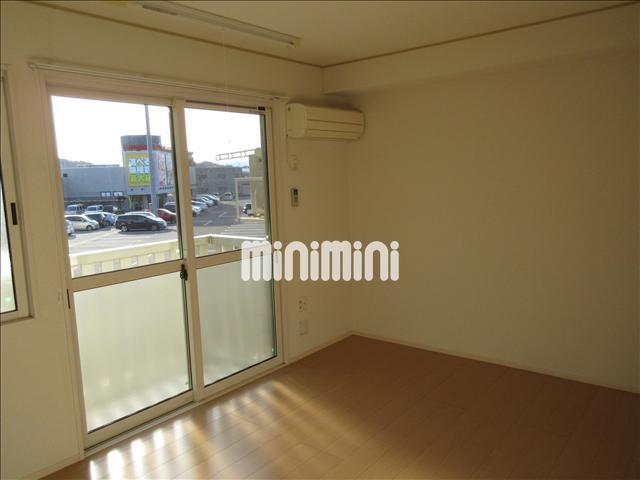 居室・リビング　日当り良好です。９．４帖のお部屋です。