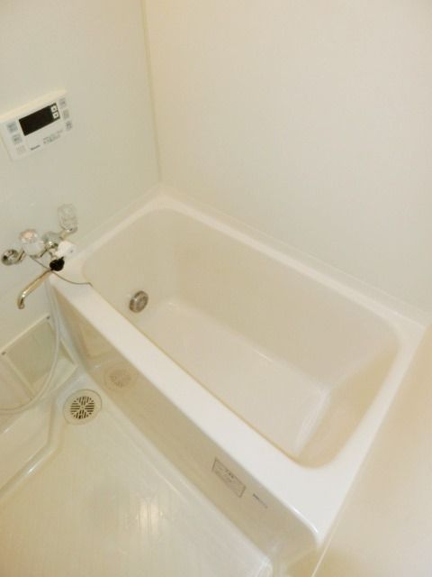 バス・シャワールーム　追い焚き付きのバスルーム