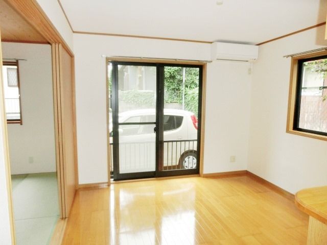 居室・リビング　2面採光の明るいお部屋