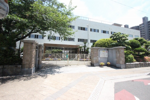 中学校　広島市立幟町中学校（中学校）まで500m