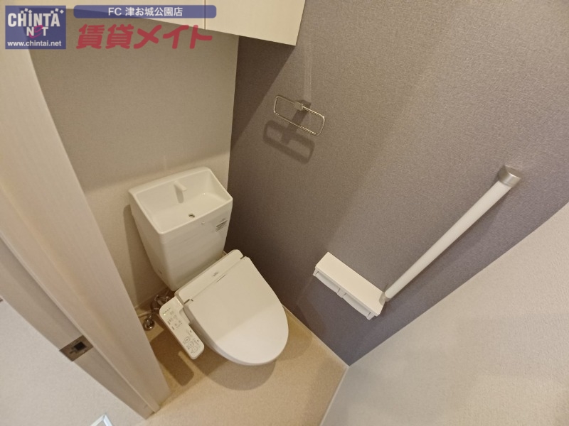 トイレ　同型参考写真反転