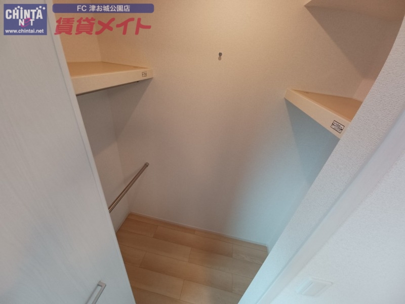 収納　同型参考写真反転