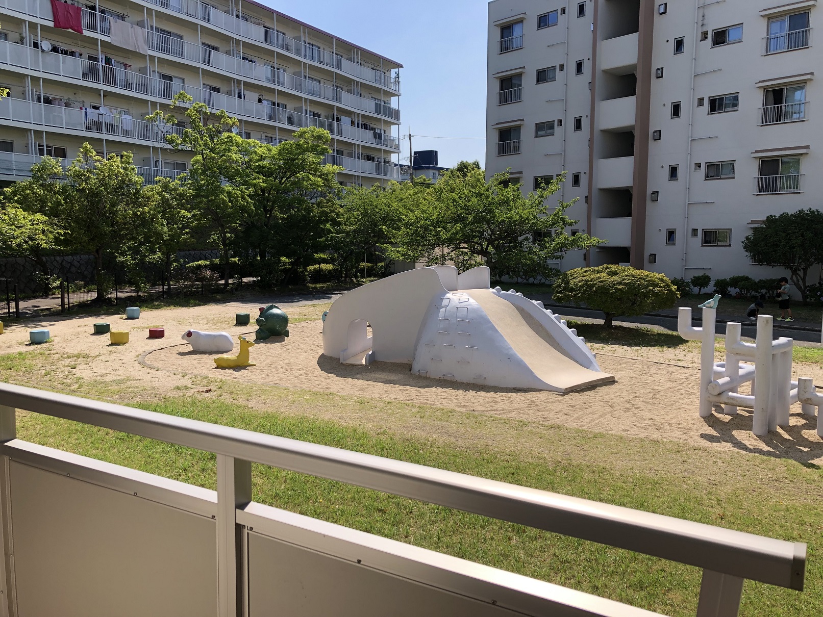 高倉台7-3団地 27号棟の外観写真