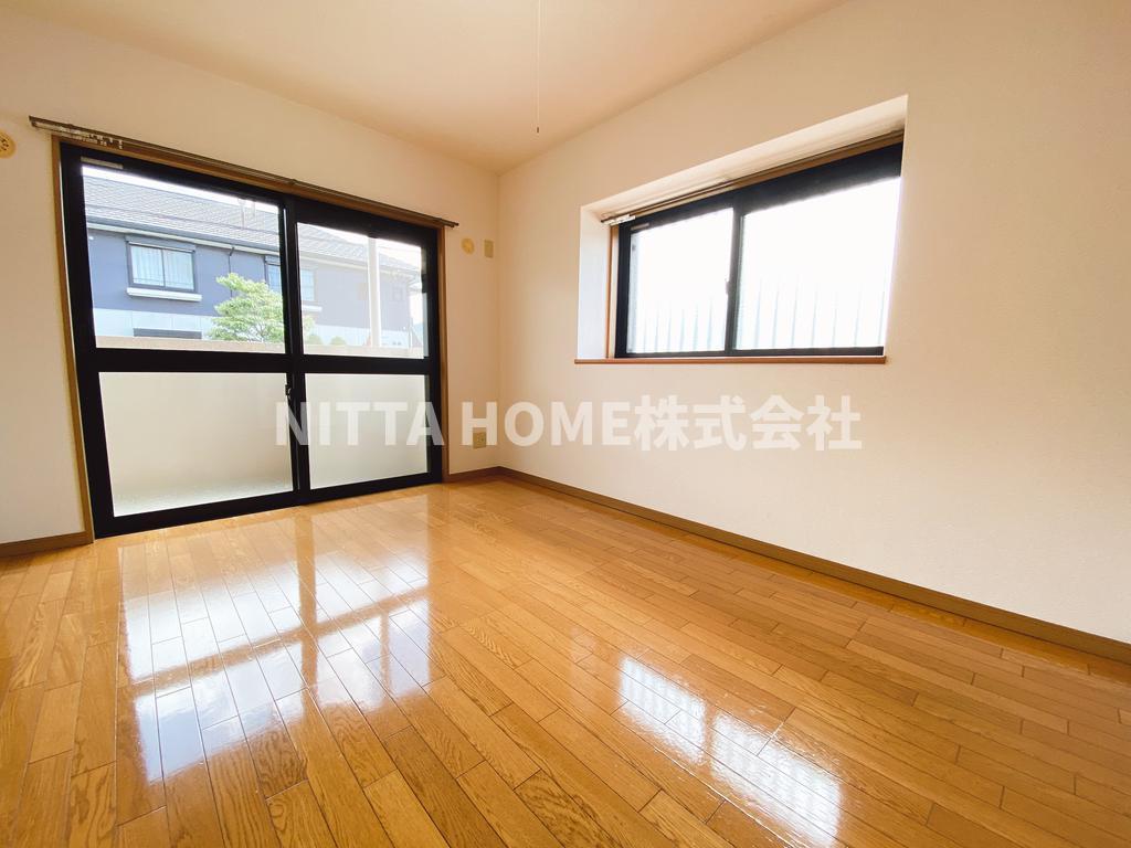 居室・リビング　洋室は６帖と５帖の２部屋あります(*^^*)