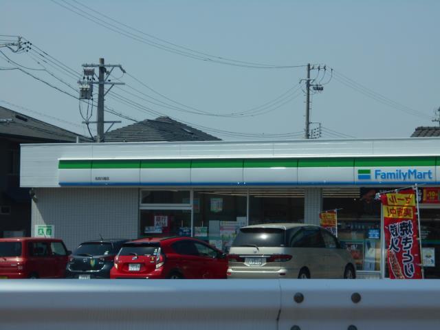 コンビニ　ファミリーマート（コンビニ）まで881m
