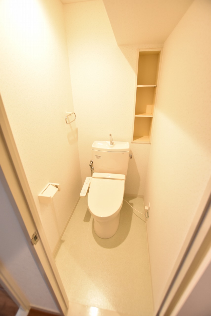 トイレ　別号室の写真です。ご参考までに