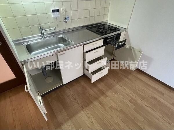 キッチン　※同建物の別のお部屋の写真です。