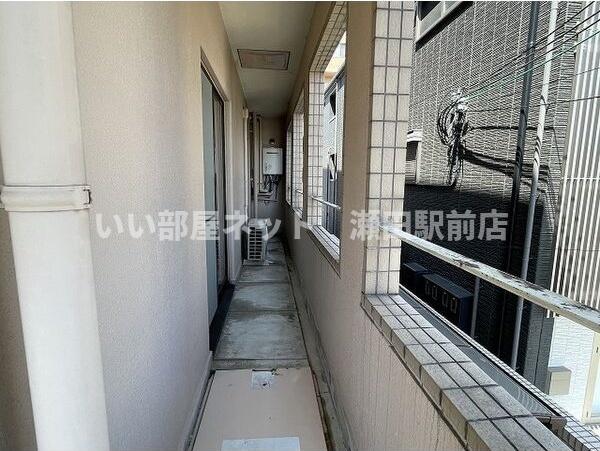 バルコニー　※同建物の別のお部屋の写真です。