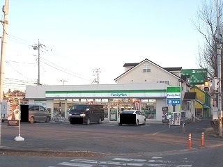 コンビニ　ファミリーマート（コンビニ）まで500m