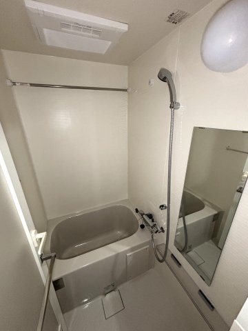 バス・シャワールーム　803号室のお部屋の写真になります。