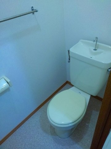 トイレ　※別部屋同間取りのお写真となります。参考にご覧くださいませ。