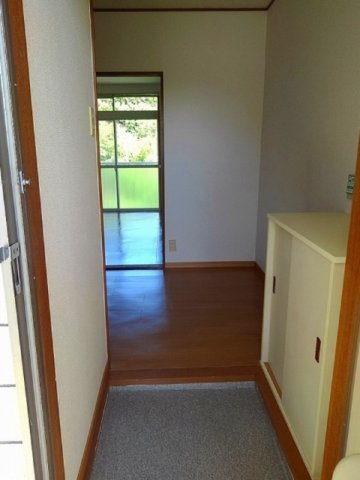 玄関　※別部屋同間取りのお写真となります。参考にご覧くださいませ。