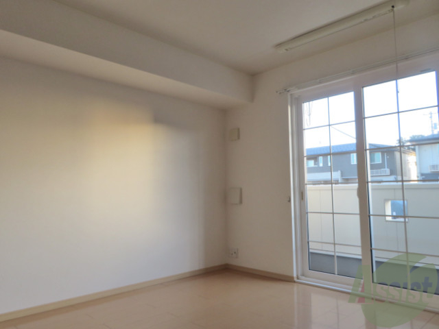 居室・リビング　広々とした感じで、開放感のあるお部屋ですねー