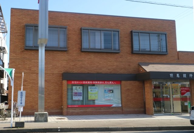 その他　但馬銀行桃山台支店（約2064ｍ）