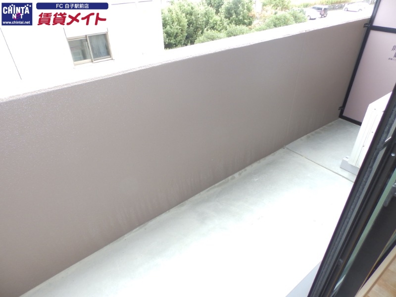 バルコニー　同物件別室画像