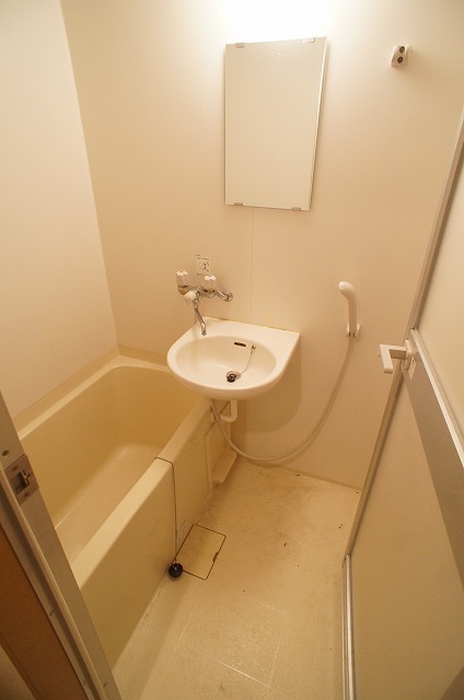 バス・シャワールーム　※別部屋の参考写真です。