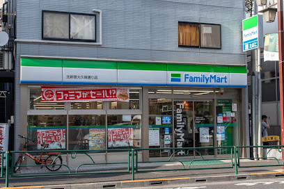 コンビニ　ファミリーマート 北新宿大久保通り店（コンビニ）まで202m