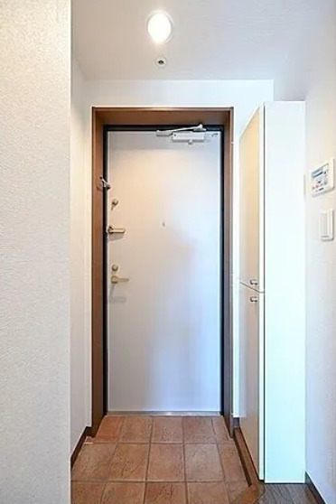 玄関　※別部屋参考写真