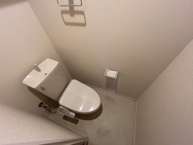 トイレ　別号室参考写真です。