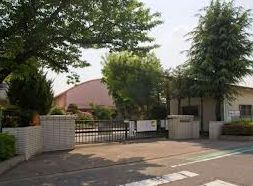 小学校　蕨市立中央東小学校（小学校）まで611m