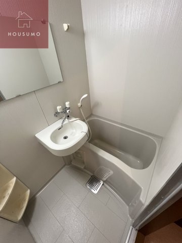 バス・シャワールーム　落ち着いた空間のお風呂です