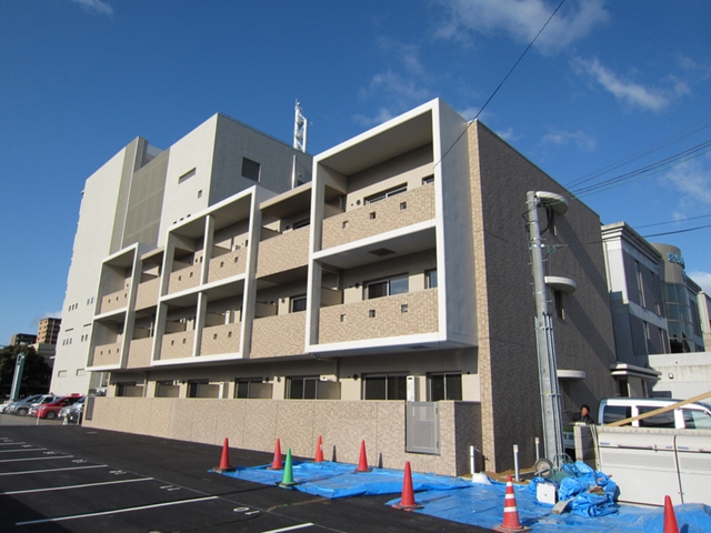 建物外観　タイル張りの重厚な外観！