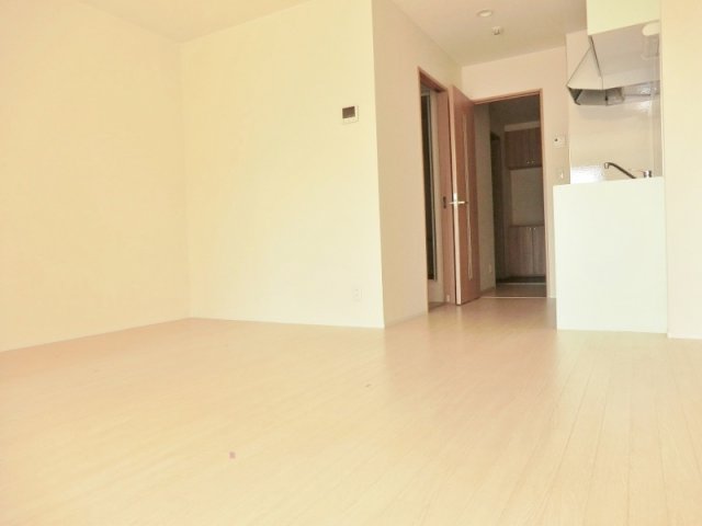 その他部屋・スペース　★南向きで日当たり良好！明るい日差しが入る内装です★