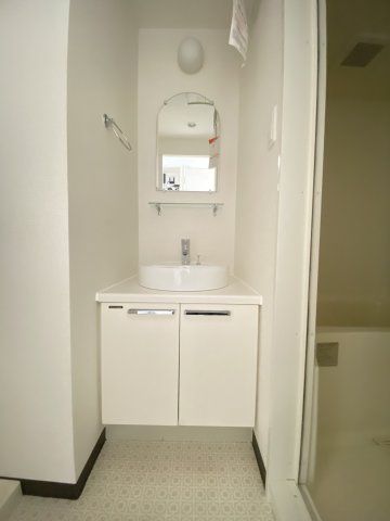 洗面設備　※写真は同じマンションの違う部屋のものです(反転タイプ)