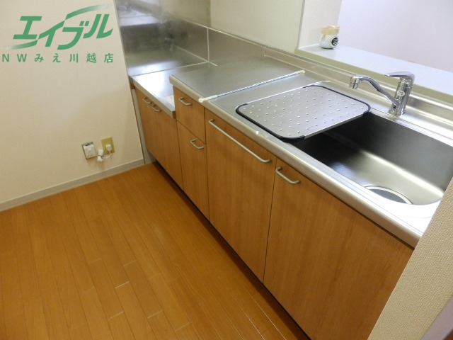 キッチン　別部屋反転参考写真です