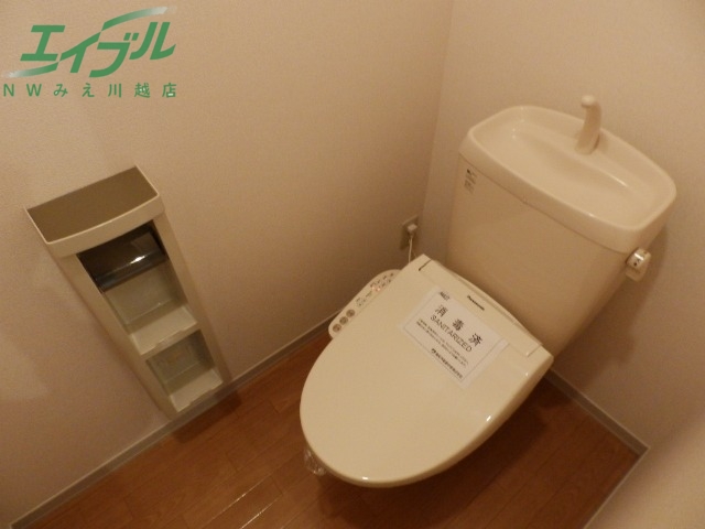 トイレ　別部屋反転参考写真です