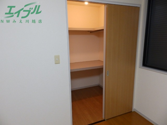 収納　別部屋反転参考写真です