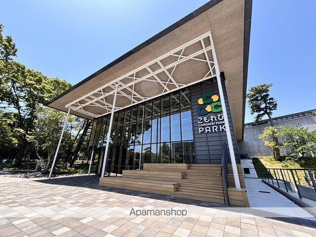 図書館　こもれびパーク（図書館）まで1000m