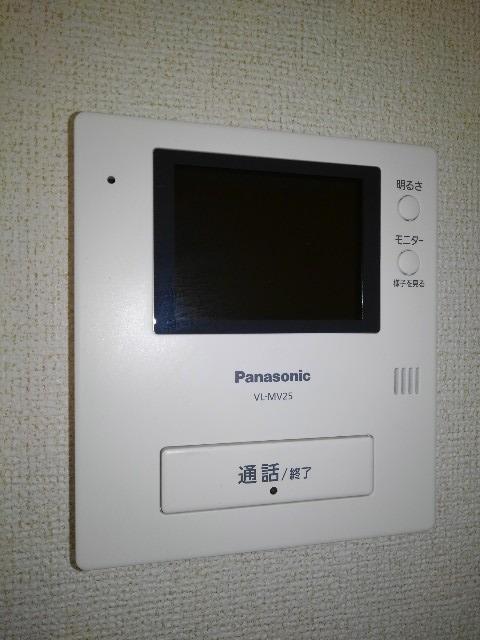 セキュリティ　TVモニター付きインターホンを備えており、訪問者を映像で確認
